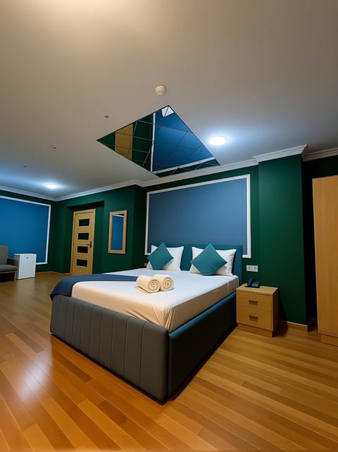 Bed, Photo of the whole room, Bedroom, towels, wardrobe
