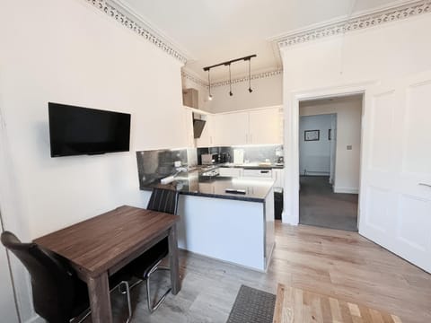 TV and multimedia, Kitchen or kitchenette, Dining area