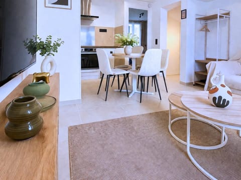 Living room, Seating area, Dining area
