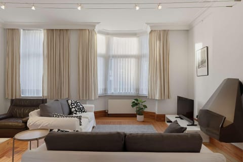 Communal lounge/ TV room, TV and multimedia, Living room
