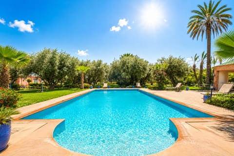 Spring, Day, Natural landscape, Garden, Swimming pool