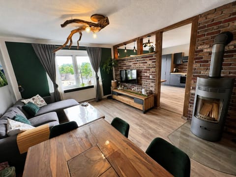 Communal lounge/ TV room, Living room, Seating area, Dining area