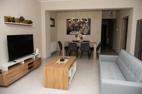 TV and multimedia, Seating area, Dining area
