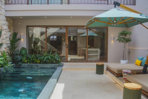 Swimming pool