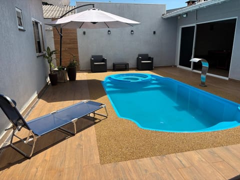 Swimming pool, sunbed