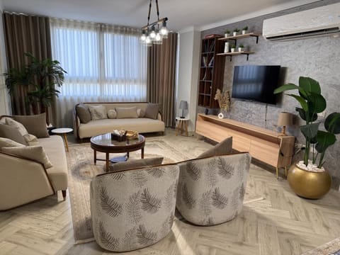 Communal lounge/ TV room, TV and multimedia, Living room, Seating area, Evening entertainment, air conditioner