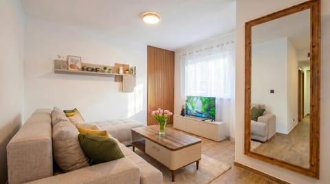 Communal lounge/ TV room, TV and multimedia, Living room, Seating area, Evening entertainment