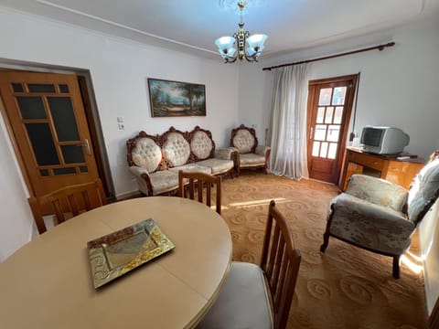 Living room, Photo of the whole room