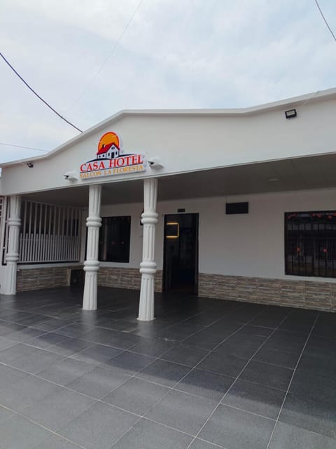 Facade/entrance