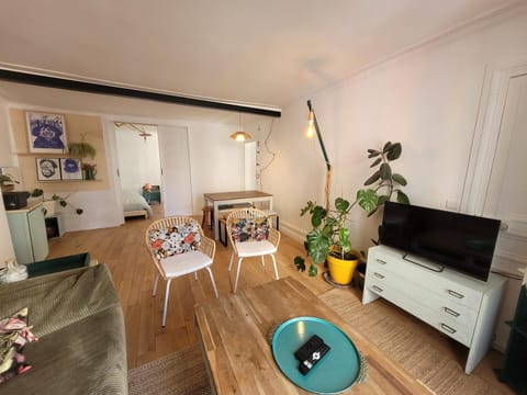 TV and multimedia, Living room, Dining area