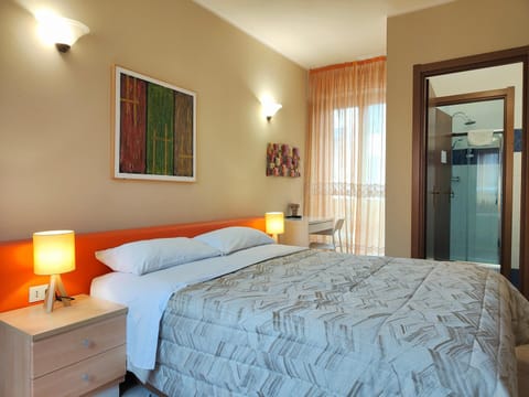 Bed, Bathroom, Balcony/Terrace