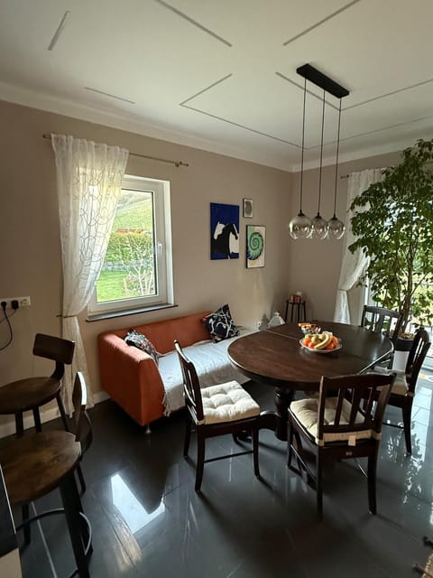 Dining area, Food