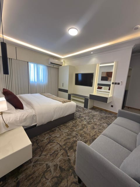 TV and multimedia, Photo of the whole room, Seating area, Bedroom