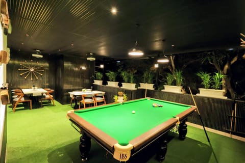 Billiard, Game Room