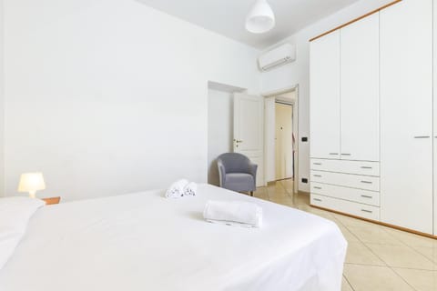 Bed, Photo of the whole room, Bedroom, wardrobe, air conditioner