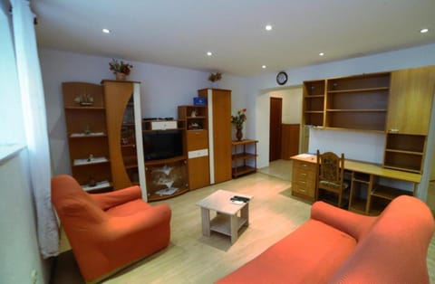TV and multimedia, Living room, Seating area, wardrobe