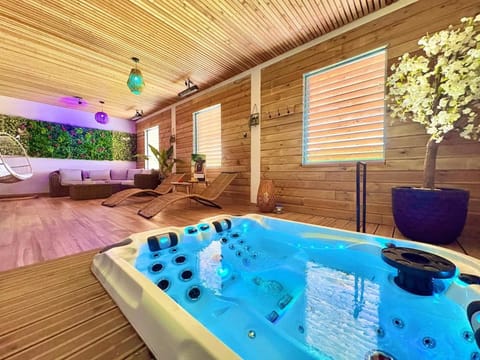 Hot Tub, Spa and wellness centre/facilities