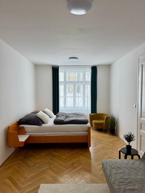 Bed, Living room