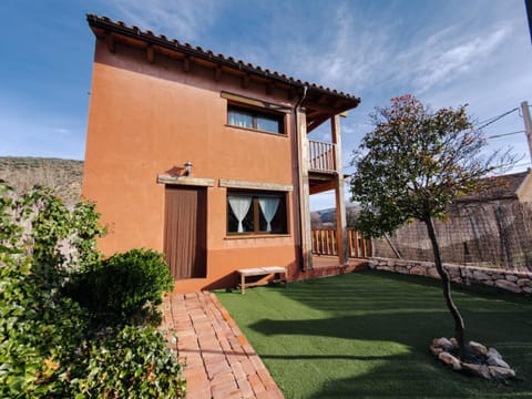 Property building, Patio, BBQ facilities, Garden, Garden, Balcony/Terrace