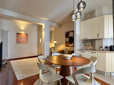 Kitchen or kitchenette, Living room, Seating area, Dining area