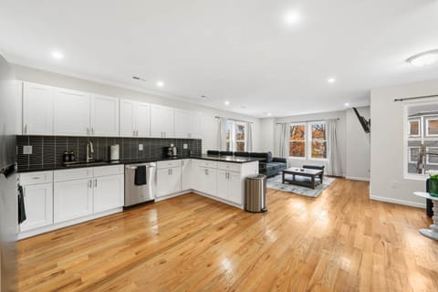 Kitchen or kitchenette, dishwasher