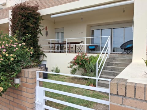 Property building, Garden, Balcony/Terrace, Dining area