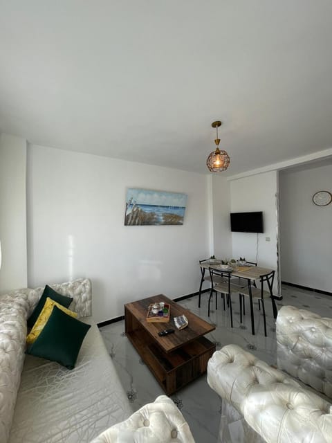 Communal lounge/ TV room, TV and multimedia, Living room, Photo of the whole room, Seating area, Dining area, Evening entertainment