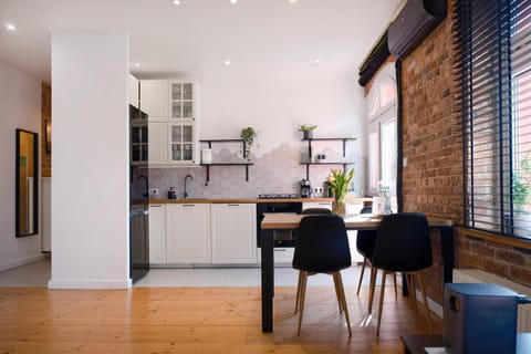 Kitchen or kitchenette, Dining area, air conditioner