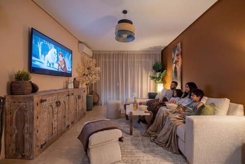 Communal lounge/ TV room, People, TV and multimedia, Living room, Seating area, Evening entertainment, group of guests