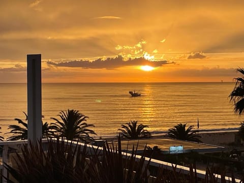 Property building, Balcony/Terrace, Sea view, Sunrise