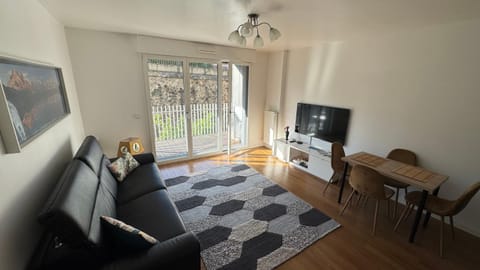 Communal lounge/ TV room, TV and multimedia, Living room