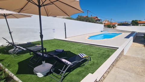 Swimming pool, Location, children, Family