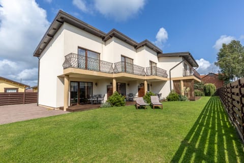 Property building, Day, Garden, Garden view