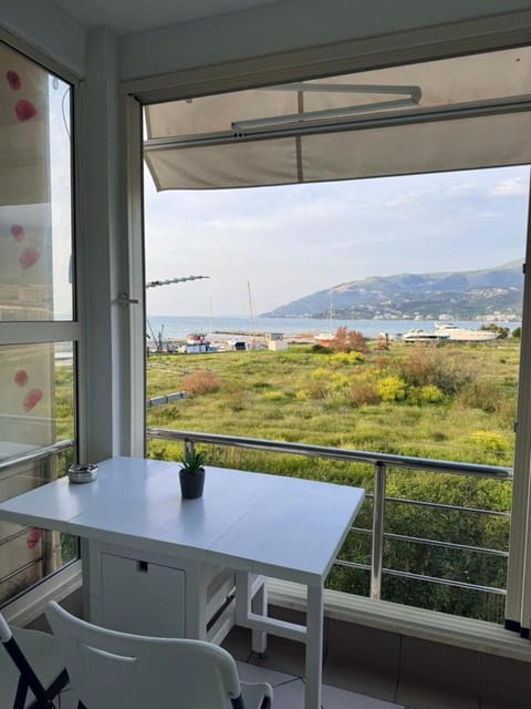 Day, Natural landscape, View (from property/room), Balcony/Terrace, Dining area, Beach, Mountain view, Sea view