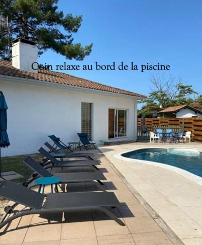 Balcony/Terrace, Pool view, Swimming pool, sunbed