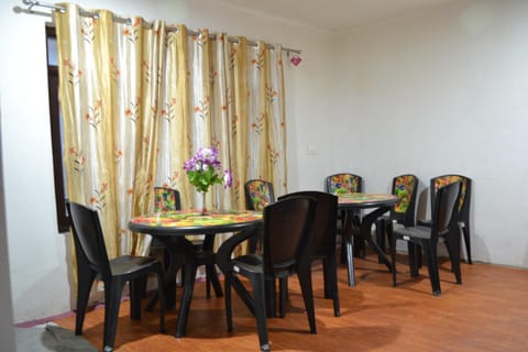 Seating area, Dining area