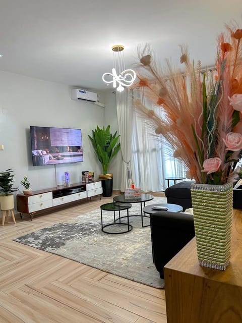 Communal lounge/ TV room, TV and multimedia, Living room, Seating area, Evening entertainment