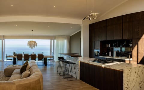 TV and multimedia, Kitchen or kitchenette, Living room