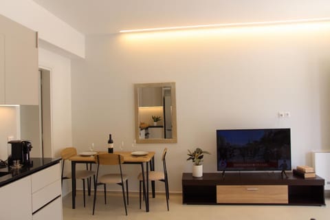 TV and multimedia, Kitchen or kitchenette, Living room, Seating area, minibar