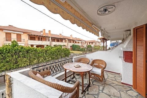 Day, BBQ facilities, View (from property/room), Balcony/Terrace, Location, internet