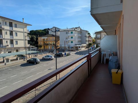 Neighbourhood, Balcony/Terrace