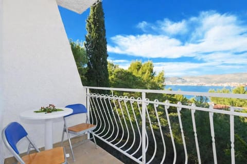 View (from property/room), Balcony/Terrace, Bedroom