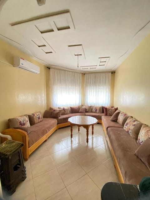 TV and multimedia, Living room, Seating area, air conditioner