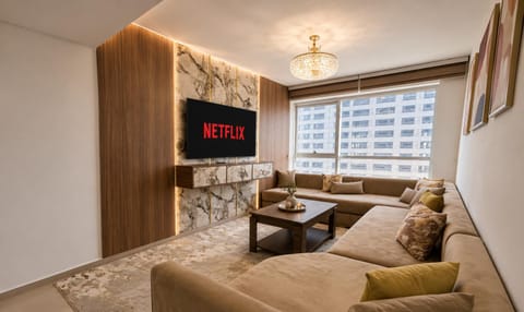 TV and multimedia, Living room, Seating area, Evening entertainment