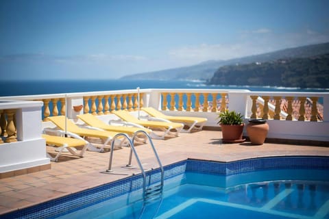 Natural landscape, View (from property/room), Mountain view, Pool view, Sea view, Swimming pool, sunbed