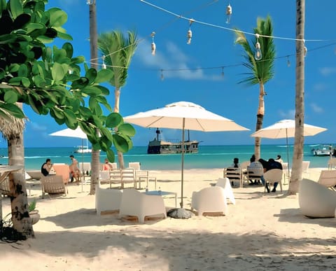 Nearby landmark, Day, Natural landscape, Beach, sunbed