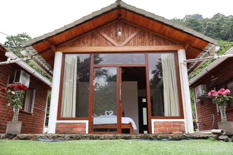 Property building, Facade/entrance, Garden