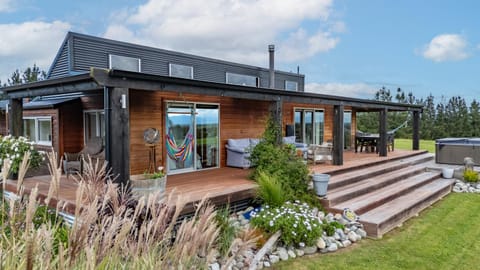 Property building, Day, Garden, Garden, Garden view