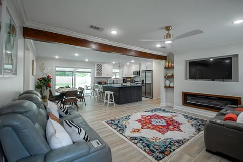 Communal lounge/ TV room, Living room