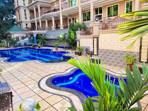 Swimming pool